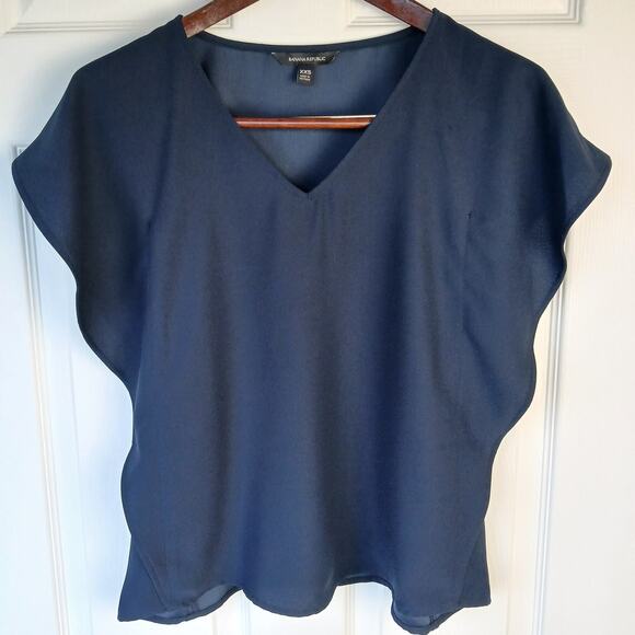 Banana Republic Tops - Banana Republic SS Flutter VE Preppy Navy Blouse XXS blue office V-neck